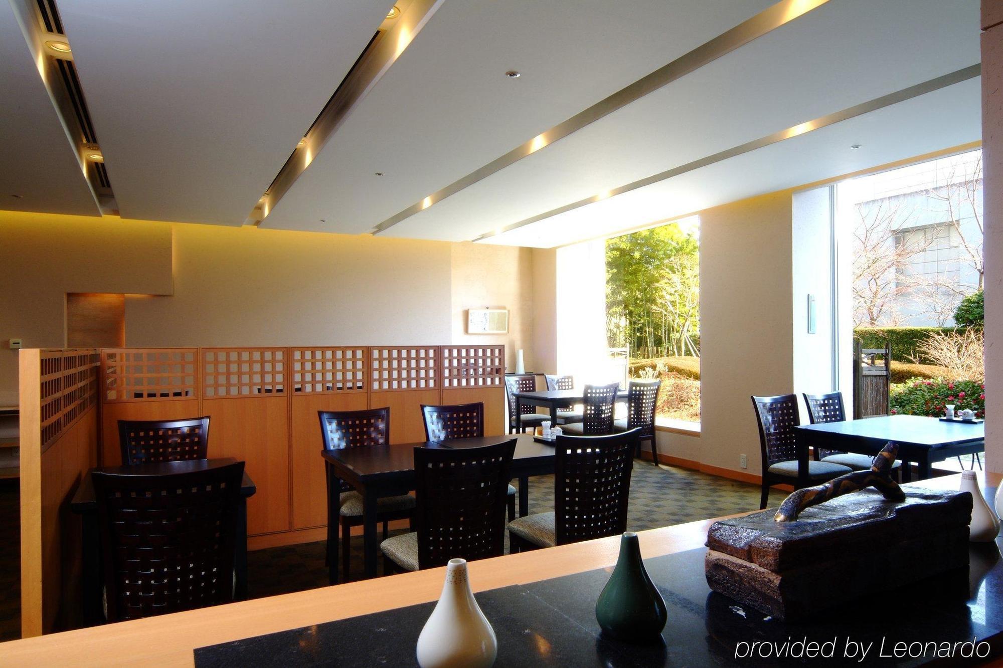 Rembrandt Hotel Ebina Restoran foto