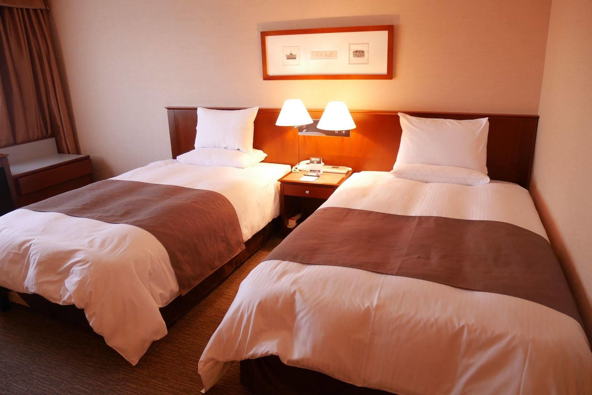 Rembrandt Hotel Ebina Bagian luar foto