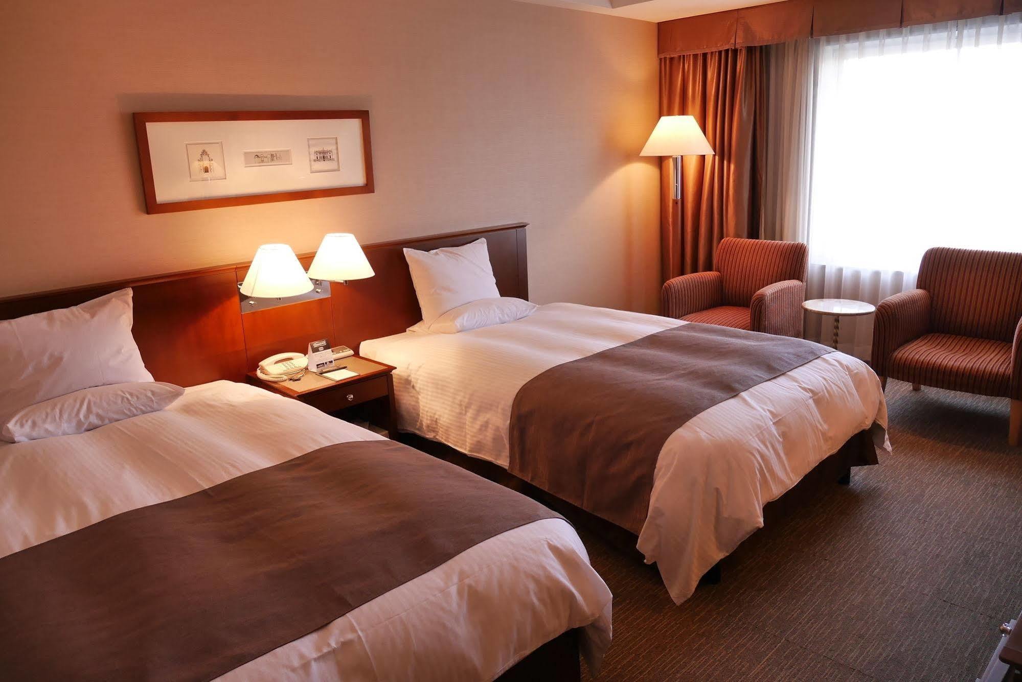 Rembrandt Hotel Ebina Bagian luar foto